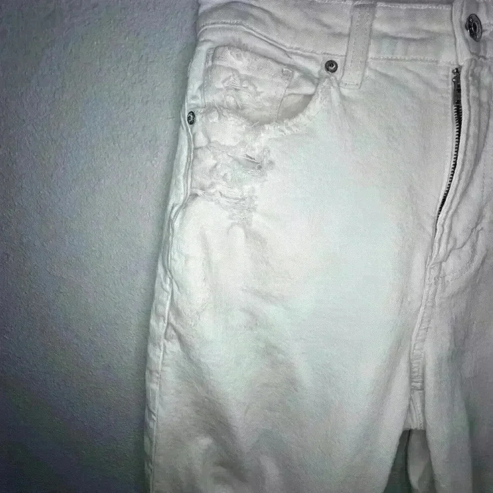 American Eagle Mom Straight Jean White Destroyed high rise stretch, Size 10